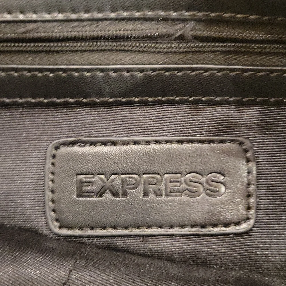 EXPRESS Fringe Bag - Picture 4 of 4